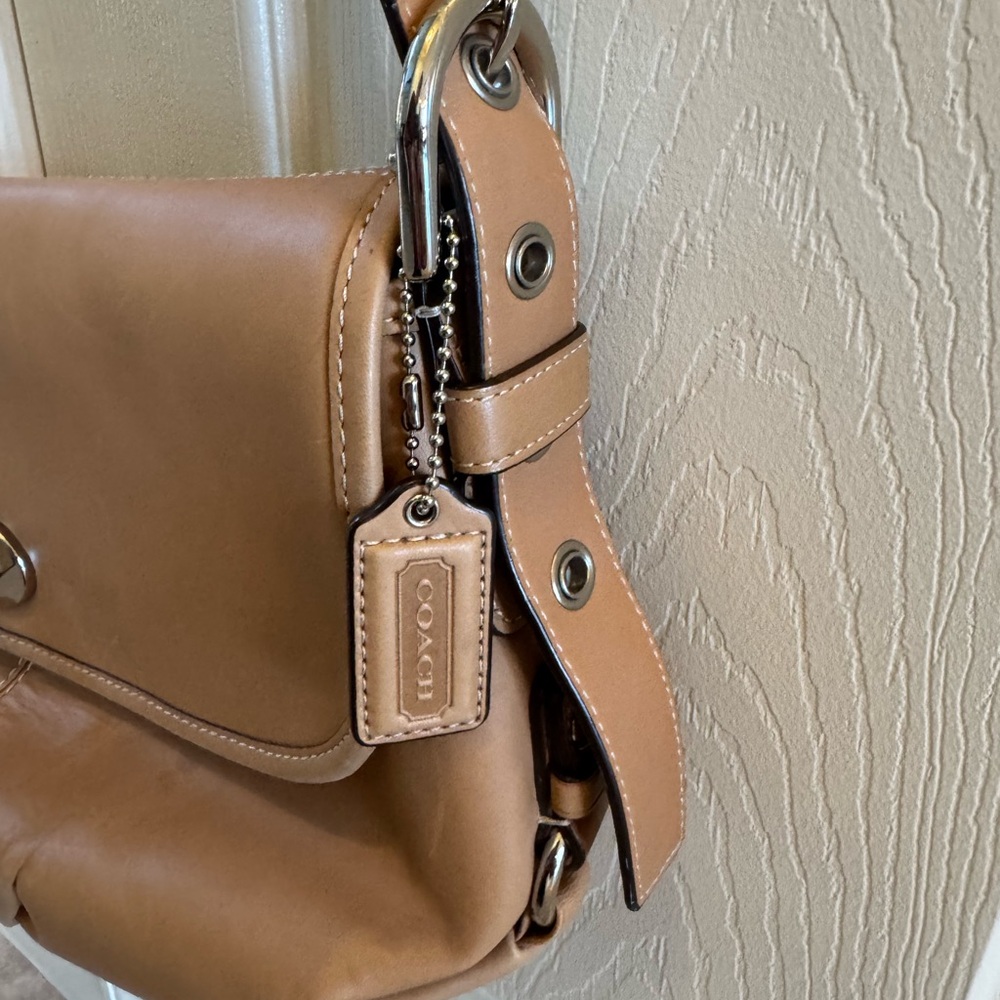 NWOT-COACH Shoulder Tan Bag - Picture 4 of 16